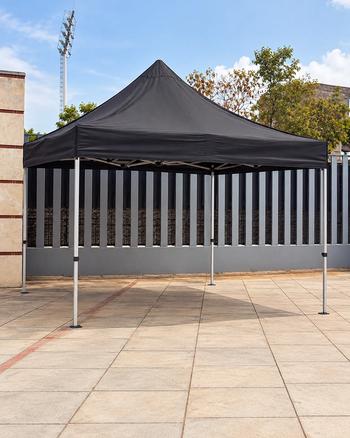 Carpa negra para recepción de asistentes